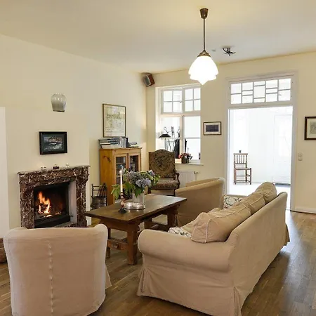 Casa de Férias Ferienhaus-remise-direkt-am-wasser-im-gut-grubnow-ruegen *