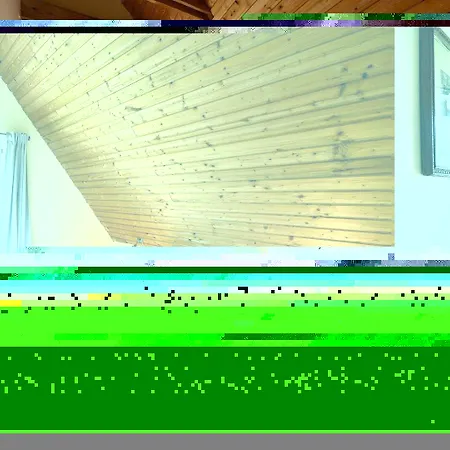 Casa de Férias Ferienhaus-remise-direkt-am-wasser-im-gut-grubnow-ruegen