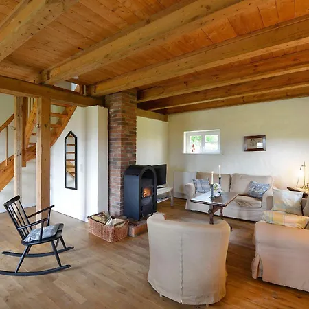 Ferienhaus-remise-direkt-am-wasser-im-gut-grubnow-ruegen *